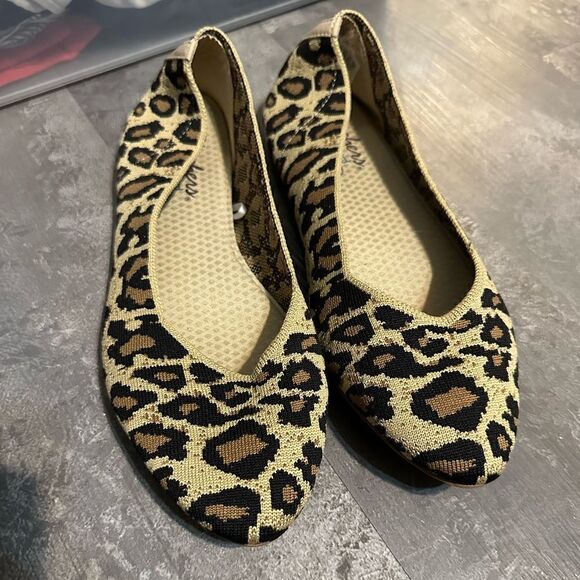 Skechers EUC Leopard Flats - Picture 1 of 4